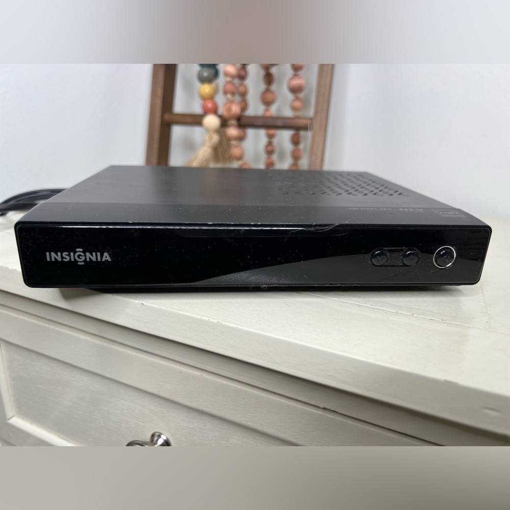 Insignia NS-DXA1-APT DTV Tuner Converter Box